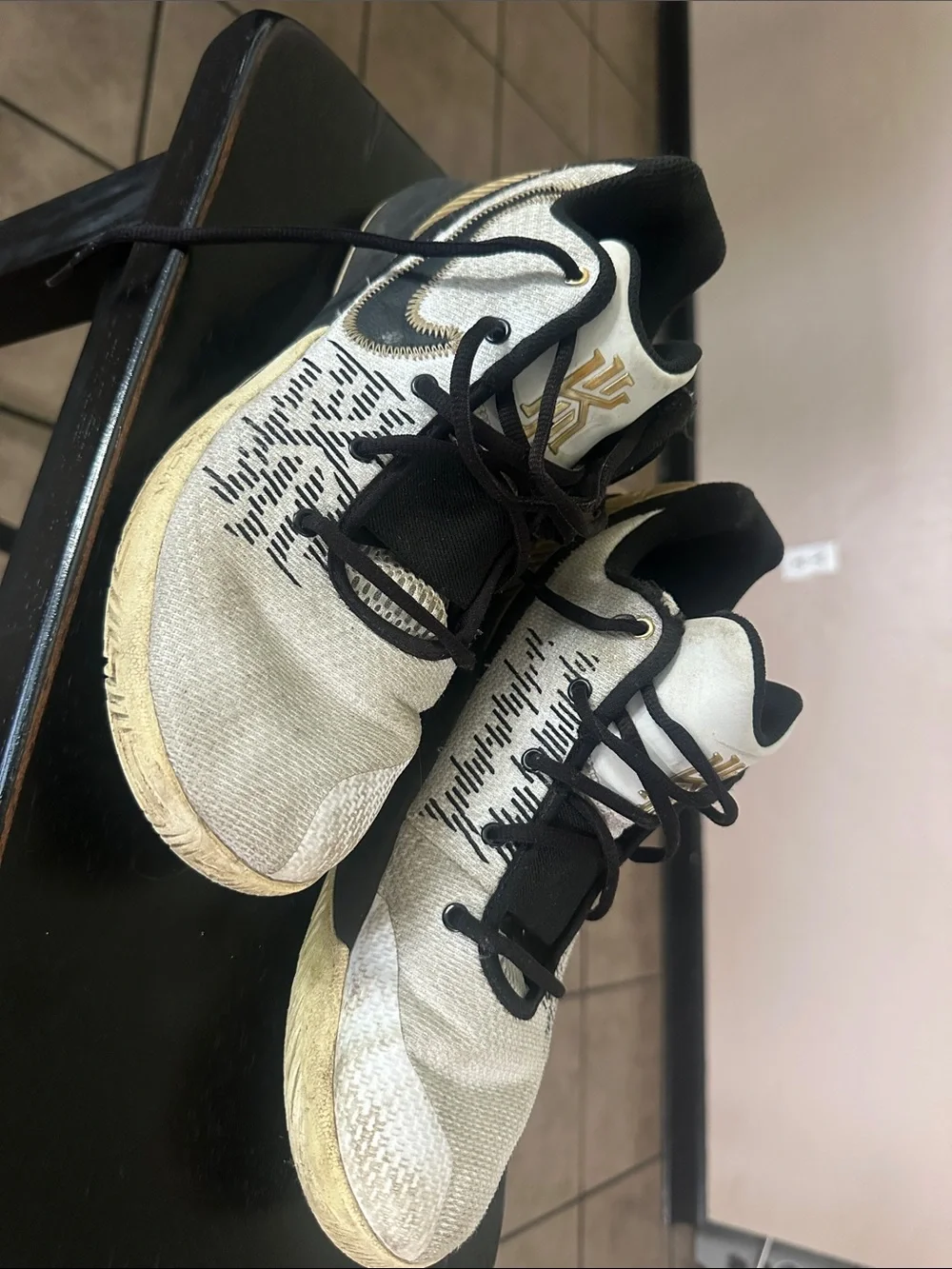 Nike Kyrie Men’s Black/White Athletic Shoes